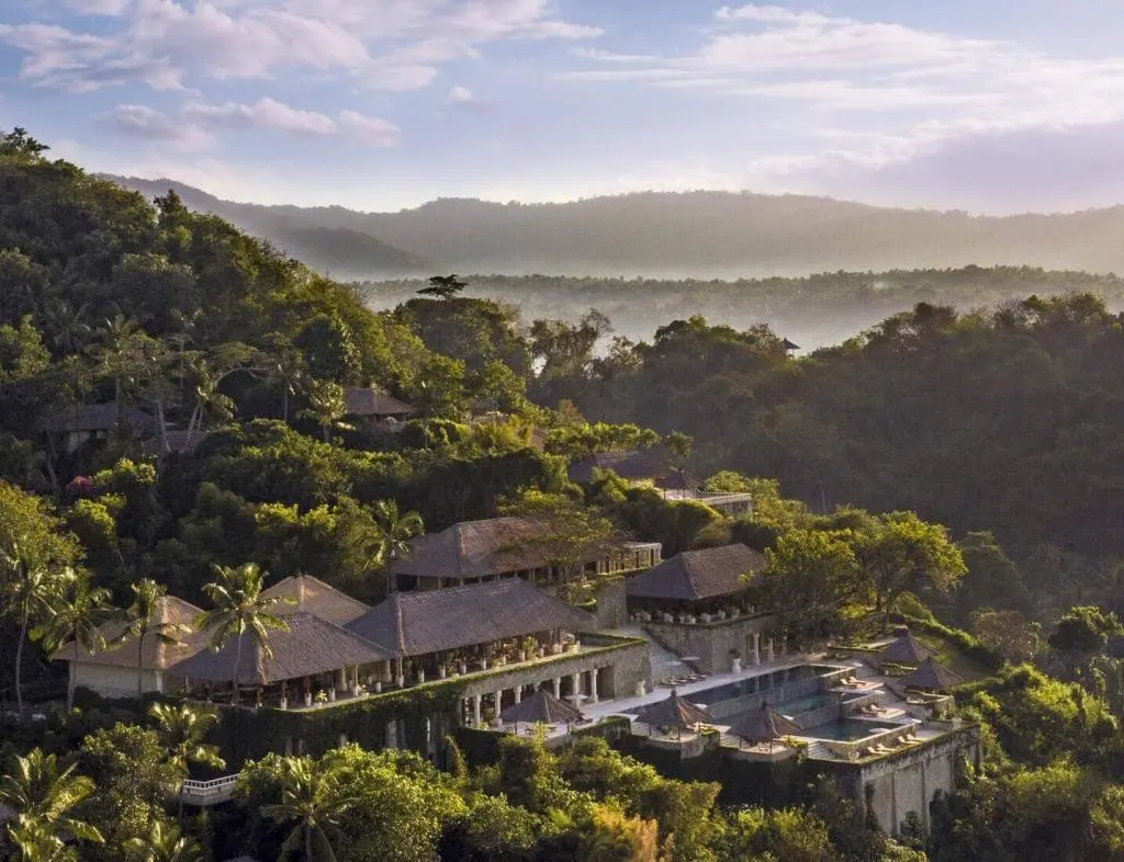 Candidasa Airport Transfers, Private Car with Meet & Greet Service 2 private Bali airport transfer candidasa in comfort and style, sit back relax